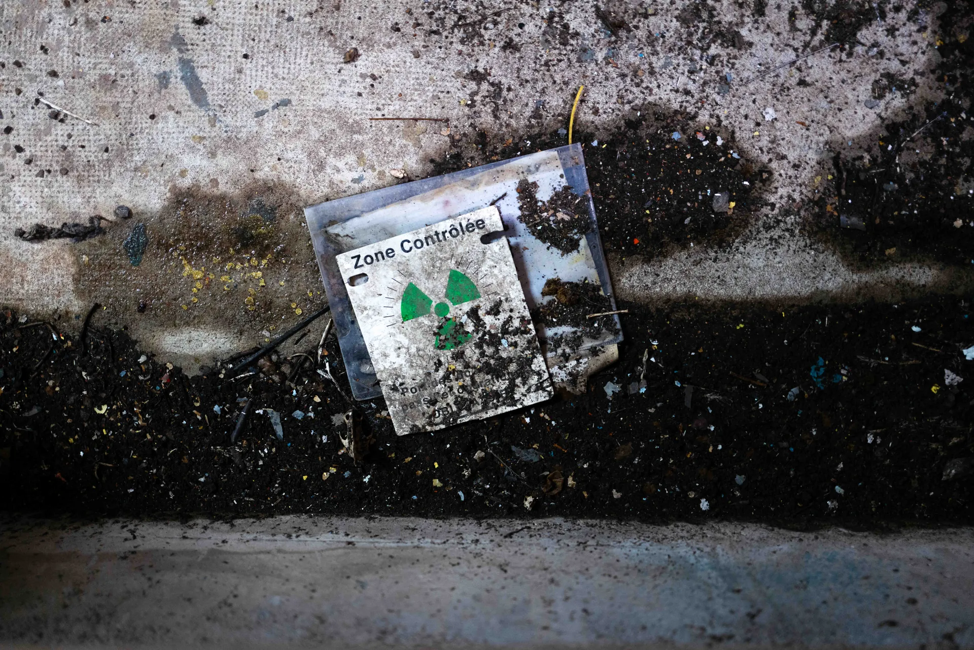 Enchev&ecirc;trement de tuyauterie massive en contre-plong&eacute;e, marquages RCDC