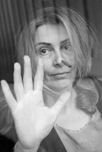 Mélange de portraits superposés, visages hybrides et transparences